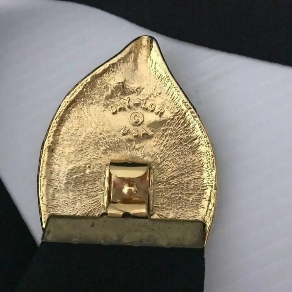 #3176 Womens black stretch belt with gold leaf vintage Daylor USA 38 in length